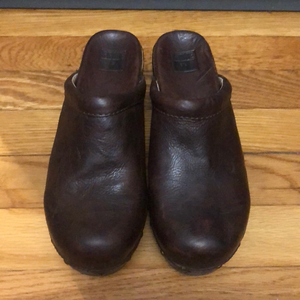 Frye Clara campus clog